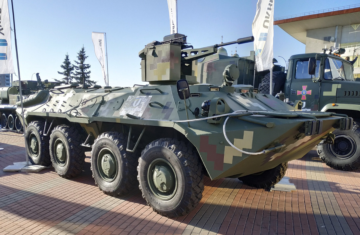 Bất chấp mối đe dọa liên tục từ các cuộc không kích của Nga, Nhà máy thiết giáp Mykolaiv vẫn kiên trì bám xưởng sản xuất, trở thành một cơ sở quốc phòng quan trọng của Quân đội Ukraine. Khả năng khôi phục và hiện đại hóa nhanh chóng các phương tiện thiết giáp của nhà máy, đóng vai trò quan trọng trong việc đảm bảo khả năng sẵn sàng chiến đấu của Quân đội Ukraine.