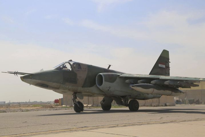 Su-25 là đối thủ đối của A-10, nó là loại máy bay phản lực hỗ trợ tầm gần được bọc thép và thiết kế cơ động nhanh trên chiến trường, có khả năng tấn công chính xác bom, đạn ở tốc độ thấp. Chúng được sử dụng trong Chiến tranh Afghanistan của Liên xô trước kia. Nguồn ảnh: Foxt.