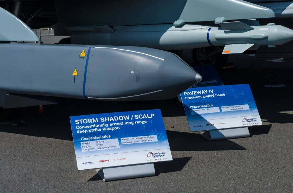 Tên lửa Storm Shadows hiện được các quốc gia Anh, Pháp, Italy và Ả Rập Saudi sử dụng. Storm Shadow “tự hào” có tầm bắn tới hơn 300 km, cho khả năng tấn công mục tiêu với độ chính xác cao; trong khi máy bay phóng vẫn an toàn bên ngoài lãnh thổ của đối phương. Ảnh: Flickr.