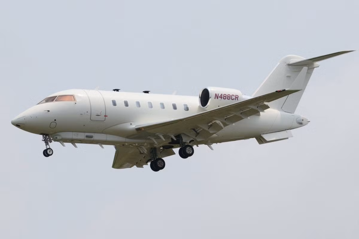 Trước đó loại máy bay trinh sát điện tử Bombardier Challenger 650 ARTEMIS đã thực hiện các chuyến bay trên Biển Đen; nhưng đây là lần đầu tiên, nó tiếp cận biên giới Nga ở khoảng cách gần như vậy.