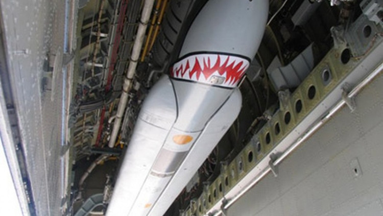 Tên lửa Kh-555 được hình thành như một phiên bản nâng cấp của Kh-55 SM, chứ không phải là sự thay thế như trường hợp của tên lửa Kh-101. Kh-555 có kích thước tương tự Kh-55 SM với động cơ phản lực và hệ thống dẫn đường mới.