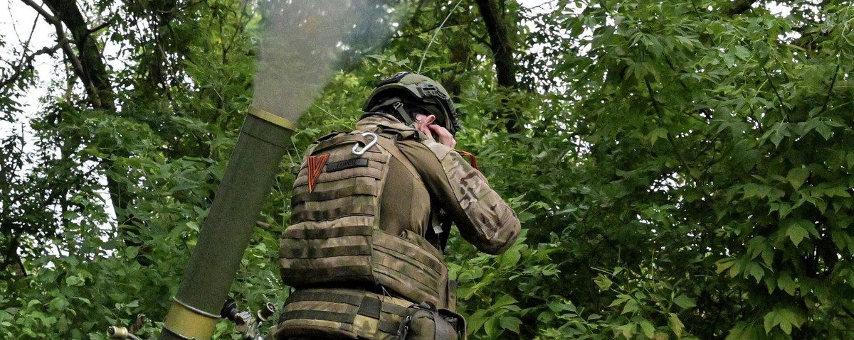 Khi quân Ukraine vào vị trí ẩn nấp để tránh hỏa lực súng cối 82mm, thì quân Nga đã bố trí sẵn đạn cối 120mm nhằm vào các vị trí chiến hào này từ trước, giống như một cái "bẫy" giăng sẵn. Khi bộ binh Ukraine xuống hào, ngay lập tức hỏa lực hạng nặng được bắn ra.