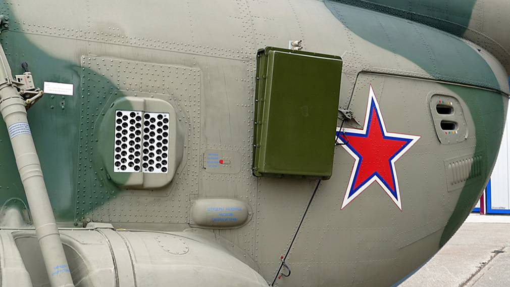 Sau khi thu được tín hiệu radar của đối phương, máy tính trên trực thăng Mi-8MTPR-1 tự động so sánh với cơ sở dữ liệu tín hiệu radar, để xác định đặc tính mục tiêu. Với kho sơ đồ điều chế tín hiệu gây nhiễu đã lưu trữ trước, dưới sự kiểm soát của hệ thống Rychag-AV, sau đó phát tín hiệu gây nhiễu.