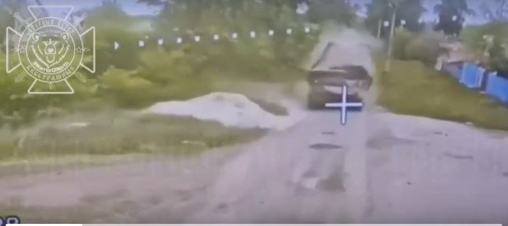 Tuy nhiên, những vũ khí này của quân Ukraine, không phát huy được khả năng, khi phải đối mặt với hệ thống phòng thủ nhiều tầng và những vũ khí chống tăng của quân Nga; đặc biệt là UAV FPV. Trong đó có cảnh chiếc xe chiến đấu bộ binh Bradley M2 của AFU bị UAV tự sát Lancet tiêu diệt, sau đó là đòn đánh bồi của UAV FPV.