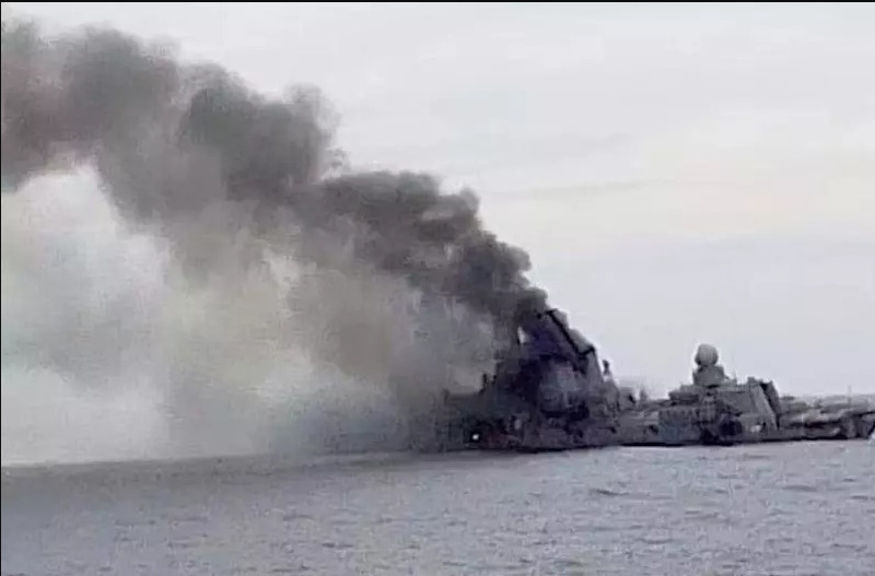 Nhưng với sự hỗ trợ của tình báo phương Tây, Quân đội Ukraine đã sử dụng UAV và tên lửa đất đối hạm, để tiến hành chiến tranh du kích với Quân đội Nga, khiến Quân đội Nga bị tổn thất rất nhiều. Trong đó phải kể tới soái hạm Moscow, với nhiều đồn đoán là đã bị phía Ukraine đánh chìm.