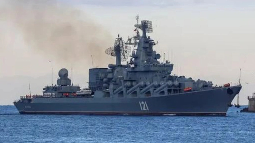 Moscow là soái hạm của Hạm đội Biển Đen của Hải quân Nga có lượng choán nước đầy tải 11.600 tấn, được trang bị nhiều loại vũ khí như tên lửa phòng không tầm xa, tên lửa chống hạm tầm xa siêu thanh, hệ thống phòng thủ tầm gần và pháo hải quân, có khả năng chiến đấu toàn diện.