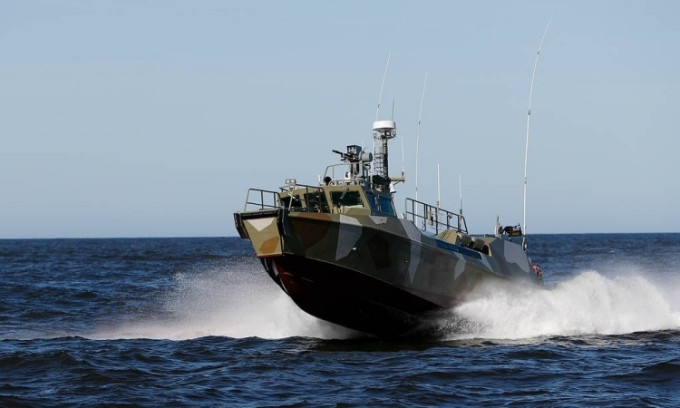 Ngoài 2 tàu lớn bị đánh chìm ở trên, 3 tàu nhỏ khác thuộc Hạm đội Biển Đen cũng bị đánh chìm; Quân đội Ukraine đã tung ra những bức ảnh và một đoạn video tấn công các tàu nhỏ này vào ngày 2/5.