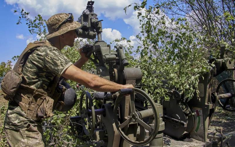 Chiến lược hiện tại của Quân đội Ukraine vẫn là buộc Quân đội Nga phải rút về tả ngạn sông Dnepr thông qua các đợt pháo kích và phong tỏa liên tục, hòng chiếm lại thành phố Kherson mà không cần giao tranh, hoặc chí ít là làm suy yếu hiệu quả chiến đấu của Nga, giảm áp lực cho chiến trường Donbass. 