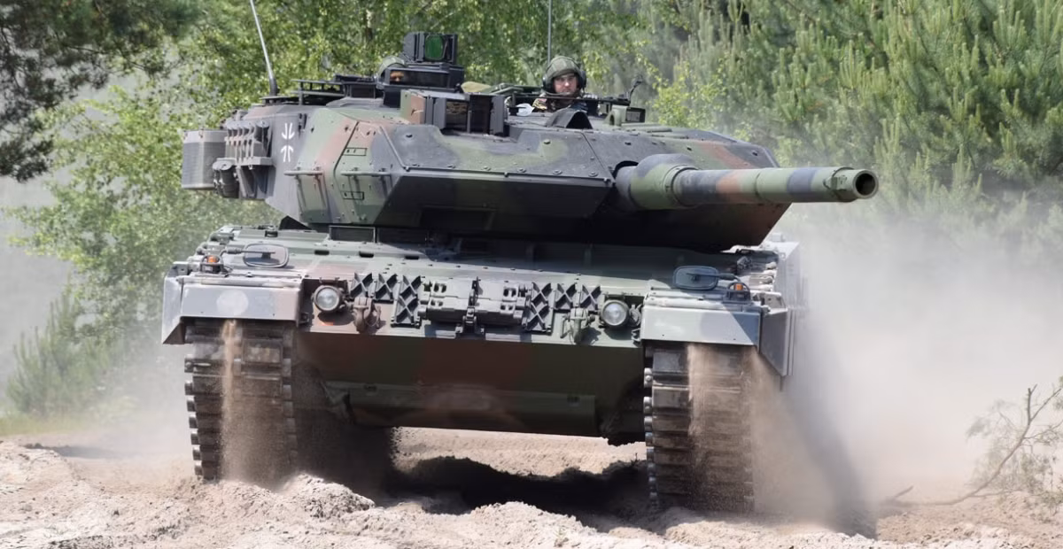 Trong khi đó, vào ngày 21/2, Bộ trưởng Quốc phòng Ukraine Reznikov cho biết, Quân đội Ukraine có kế hoạch thành lập ít nhất hai tiểu đoàn xe tăng được trang bị xe tăng "Leopard 2" của Đức và 6 đến 7 tiểu đoàn xe tăng khác sử dụng "Leopard 1" kiểu cũ.