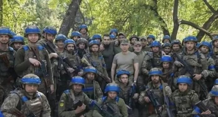 Kênh Military Summary đưa tin, trong số 14 lữ đoàn mà Quân đội Ukraine tham chiến ở Kursk, chỉ có 4 lữ đoàn được trang bị tương đối đầy đủ; 10 lữ đoàn còn lại với trang bị thiếu. Như vậy có thể nhận thấy, lãnh đạo Quân đội Ukraine chưa lường hết những khó khăn khi tấn công vào Kursk, đến giờ buộc họ phải tung lực lượng dự bị, với khả năng chiến đấu yếu kém vào chiến đấu ở một chiến trường xa lạ.