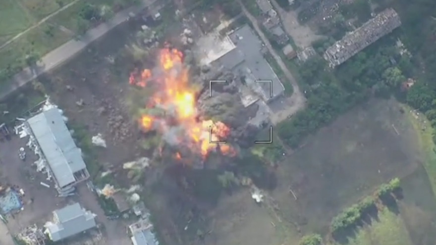 Khi Quân đội Ukraine đang tổ chức cuộc họp với các chỉ huy tiền tuyến ở căn hầm này, thì Không quân Nga đã tiến hành một cuộc tấn công chính xác bằng bom lượn có điều khiển. Quả bom xuyên qua nóc hầm, tiêu diệt toàn bộ lực lượng bên trong. Hiện chưa rõ có bao nhiêu sĩ quan Ukraine trong hầm khi bị ném bom, cũng như không rõ có cố vấn quân sự, hay lính đánh thuê bên trong hay không?