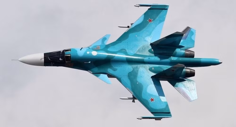 Tiêm kích bom Su-34 hiện là máy bay chiến đấu gây ra mối đe dọa lớn nhất cho Ukraine, bởi tên lửa do máy bay ném bom Nga phóng đi có thể sẽ bị Patriot đánh chặn, còn bom lượn có điều khiển thì phòng không Ukraine đánh “bất lực”