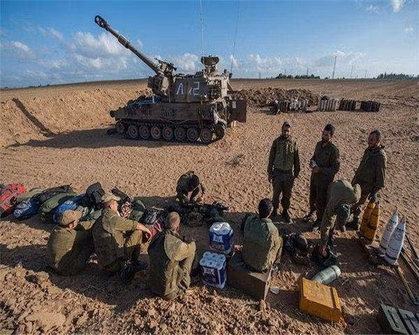 Trước các cuộc tấn công quyết liệt của Hamas, người dân Israel đã đoàn kết và hoàn toàn ủng hộ các biện pháp chiến tranh của chính phủ nước này. Chính phủ Israel cũng đã thực hiện các biện pháp khẩn cấp để đảm bảo an toàn và nhu cầu hàng ngày của người dân.