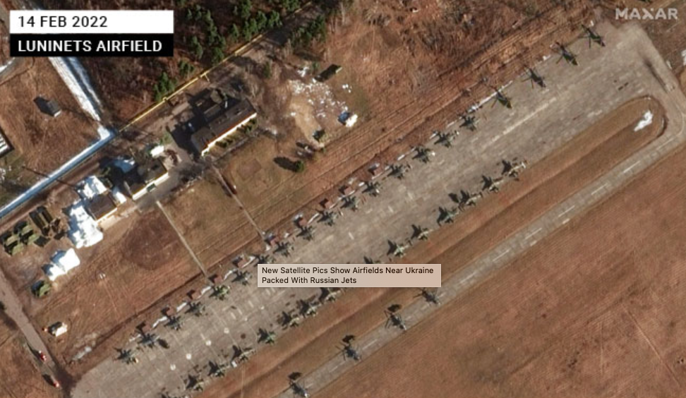 Hiện nay các vệ tinh của Mỹ và NATO có thể chụp ảnh vệ tinh chiến trường Ukraine với độ phân giải 20 cm và trực tiếp gửi những bức ảnh này đến Cơ quan An ninh và Tình báo Quân sự của Ukraine. Đây là kênh thông tin tình báo quan trọng nhất của Ukraine hiện nay.