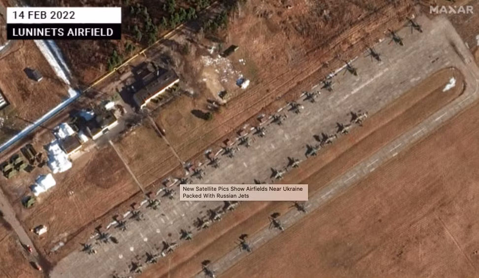 Hiện nay các vệ tinh của Mỹ và NATO có thể chụp ảnh vệ tinh chiến trường Ukraine với độ phân giải 20 cm và trực tiếp gửi những bức ảnh này đến Cơ quan An ninh và Tình báo Quân sự của Ukraine. Đây là kênh thông tin tình báo quan trọng nhất của Ukraine hiện nay.