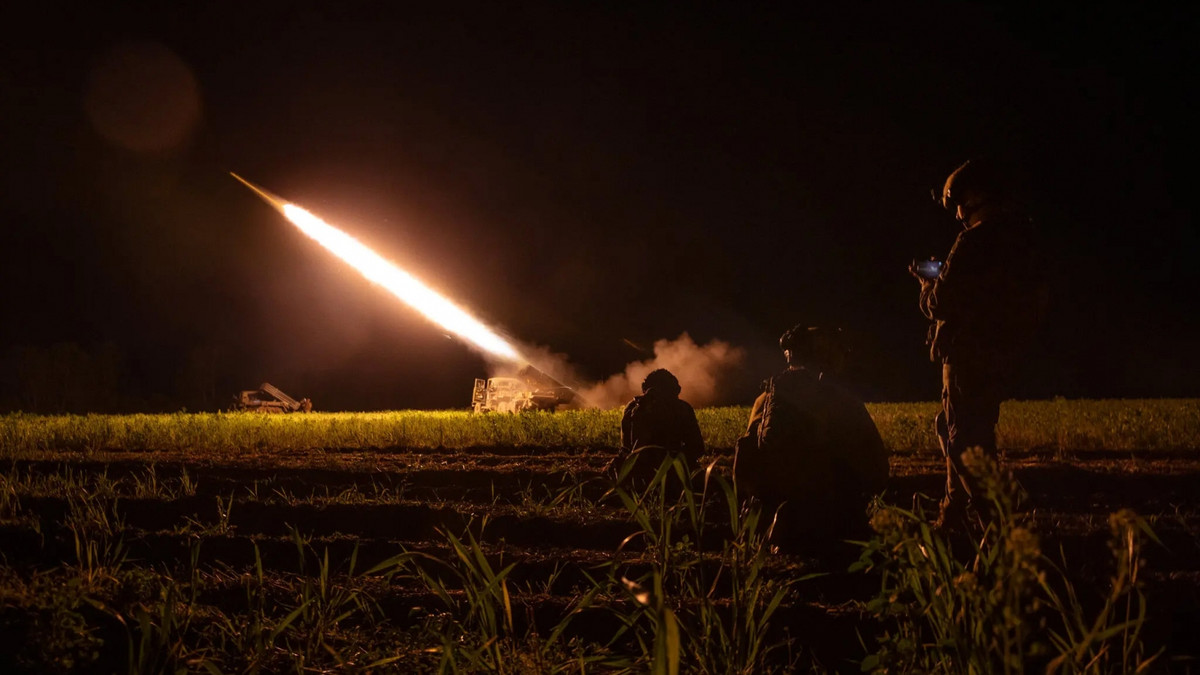 Trong một cuộc xung đột quy mô lớn như giữa Nga-Ukraine, chính năng lực thực tế chứ không phải sức mạnh ảo tưởng mới thực sự quyết định sức mạnh của cả hai bên. Câu hỏi quan trọng là tiềm lực có bao nhiêu tên lửa tầm trung và tầm xa, đạn pháo và vũ khí tấn công chính xác. Đó là điều duy nhất quan trọng.