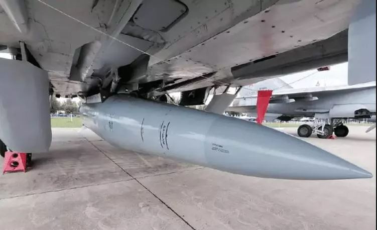 Tên lửa siêu thanh Kinzhal do máy bay chiến đấu MiG-31K phóng đi, có thể đạt tốc độ 12.000 km/h (tương đương 200 km/phút). Ngay cả khi radar có thể phát hiện tên lửa đang lao tới từ khoảng cách 400 km, xác nhận và thông báo cho kíp chiến đấu, nhưng với 2 phút chuẩn bị và phóng đạn là rất khó khăn. Đây là một trong những lý do tại sao tên lửa siêu thanh Kinzhal rất khó bị đánh chặn.