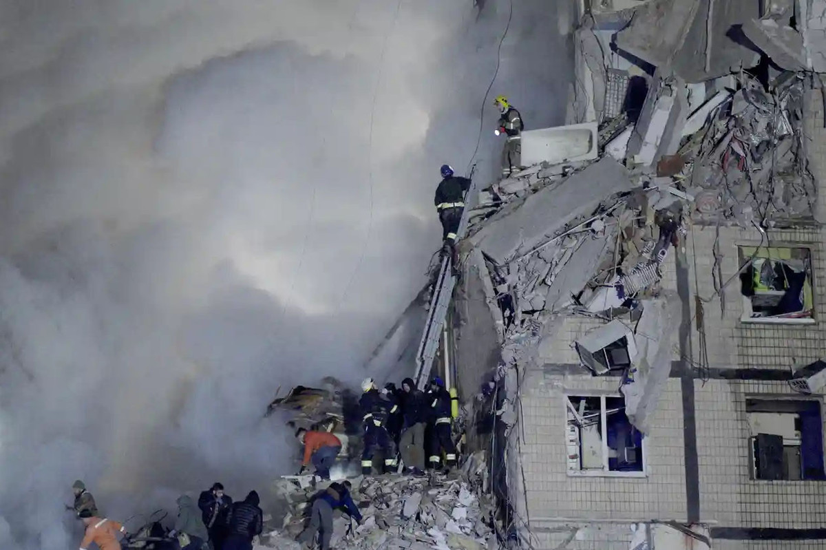 Khi bay với tốc độ 12.000 km/h, nó đã đâm thẳng vào tòa nhà Cơ quan An ninh ở Dnipro và gây ra một vụ nổ dữ dội, khiến toàn bộ nửa tòa nhà sụp đổ. Nhiều nguồn tin trên mạng xã hội cho rằng, đây là trụ sở bí mật của cơ quan tình báo Mỹ -Ukraine; nhưng trên thực tế, đó là sở chỉ huy tiền phương của Quân đội Ukraine tại mặt trận phía Nam.