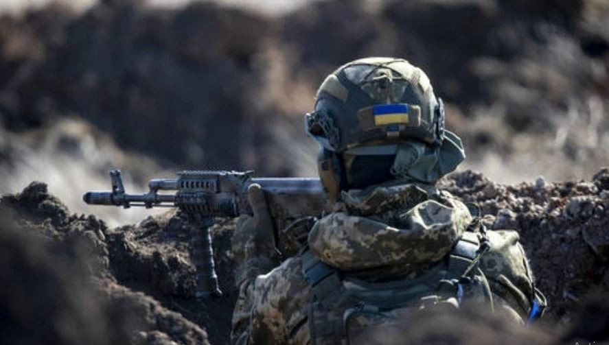 Một trung sĩ 35 tuổi của một đơn vị Quân đội Ukraine yêu cầu được giấu tên nói: "Ở đây (Kursk) là nơi Ukraine đấu với Nga, giới thượng lưu đấu với giới thượng lưu. Trong tình hình hiện tại, tôi không nghĩ chúng tôi sẽ rút khỏi đây". 