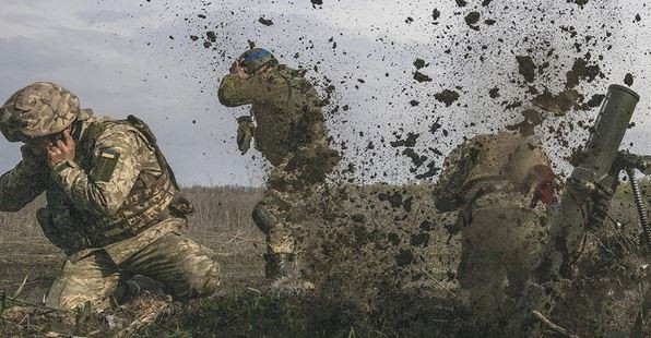 Đại tá Quân đội Áo Markus Reisner đã nghỉ hưu, đồng thời là chuyên gia quân sự, trước đó đã đến thăm các vị trí tiền tuyến của Quân đội Ukraine. Ông cũng đồng tình với nhận định của Khomenko nhưng tin rằng: “Quân đội Nga cũng phải đối mặt với một trận chiến khó khăn, trước khi đẩy lui hoàn toàn quân Ukraine khỏi Kursk”.