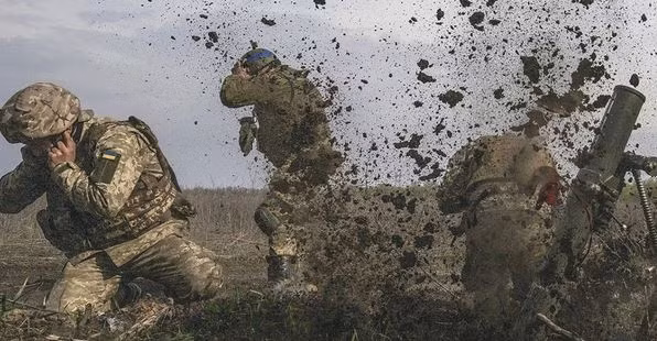 Đại tá Quân đội Áo Markus Reisner đã nghỉ hưu, đồng thời là chuyên gia quân sự, trước đó đã đến thăm các vị trí tiền tuyến của Quân đội Ukraine. Ông cũng đồng tình với nhận định của Khomenko nhưng tin rằng: “Quân đội Nga cũng phải đối mặt với một trận chiến khó khăn, trước khi đẩy lui hoàn toàn quân Ukraine khỏi Kursk”.