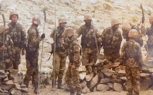 Cây viết bình luận quân sự Manan Bhatt của EurAsian Times đưa ra một nhận định khác “Sự cố tại Tawang (Arunachal Pradesh) ở khu vực phía đông của đường ranh giới LAC, nơi một nhóm tuần tra khá lớn gồm khoảng 200 các binh sĩ PLA, đã bị Quân đội Ấn Độ bắt và giam giữ tại Ấn Độ trong nhiều giờ; và chỉ được thả sau các cuộc đàm phán”.