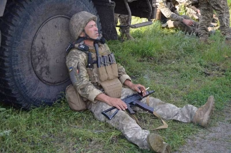 Quân đội Ukraine đầu tư mạnh vào cuộc phản công ở hướng Zaporozhye, không những không giành được thắng lợi mà còn đứng trước nguy cơ bị quân Nga tiêu diệt hoàn toàn. Trong khi đó Quân đội Ukraine phải chạy đua trong cuộc phản công, trước khi mùa mưa và mùa đông ập đến; và họ chỉ còn khoảng 30 ngày nữa mà thôi. 