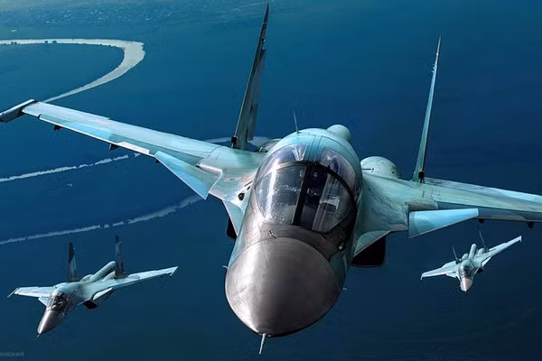 Với việc máy bay chiến đấu Su-34 có thể phóng được tên lửa siêu thanh Kinzhal, thì các lực lượng phòng không NATO và Ukraine không thể theo dõi mọi chuyến bay của máy bay Su-34. Điều đó có nghĩa là các cuộc tấn công vào các mục tiêu ở Ukraine, sẽ được thực hiện vào thời điểm hoàn toàn không thể đoán trước. 