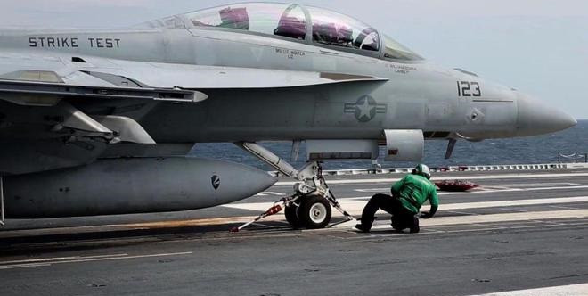 Tiêm kích hạm: Loại máy bay chỉ vài quốc gia sở hữu - Hình 5 Tiem kich ham: Loai may bay chi vai quoc gia so huu-Hinh-5