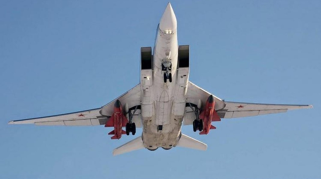 Kh-22 là loại tên lửa chống hạm, được Liên Xô phát triển và đưa vào sử dụng từ cuối thập niên 1960. Tên lửa có tổng trọng lượng 5,8 tấn, sử dụng nhiên liệu lỏng, tốc độ bay từ 2,5 đến 3 Mach, tầm bắn 500 km và mang đầu đạn nặng 1 tấn.