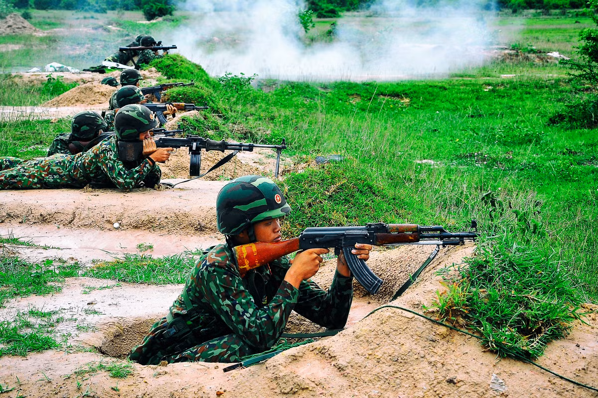 Về Lục quân, chúng ta đã sản xuất được hầu hết các loại vũ khí, khí tài, đạn dược trang bị cho sư đoàn bộ binh; sản xuất được súng tiểu liên, trung liên, súng bắn tỉa thế hệ mới; đạn pháo chiến dịch, các loại đạn chống tăng thế hệ mới; các loại khí tài quan sát, ngắm bắn ngày và đêm cho bộ binh và pháo binh,…