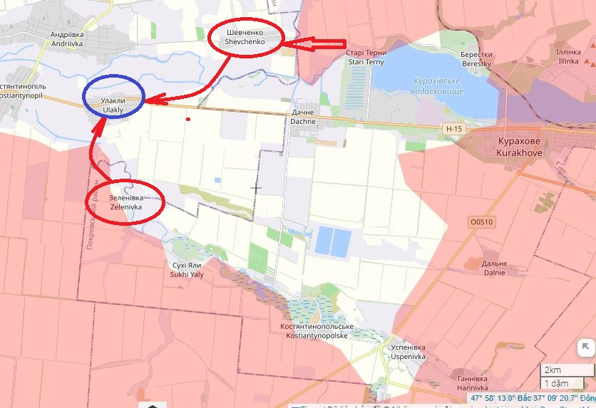 Sĩ quan Alex ngày 15/12 cho biết, RFAF đã tiến vào làng Sukhye Yaly và đang cố gắng tấn công làng Zelenovka để tiến sâu hơn tới làng Ulakly. Ở phía bắc, khu vực làng Shevchenko (lưu ý làng Shevchenko nằm ở phía tây thành phố Kurakhove, phân biệt với làng Shevchenko ở phía nam thành phố Pokrovsk), họ cũng sẽ cố gắng đóng gọng kìm của “lò hơi”. Ông cho rằng khả năng thực hiện một kế hoạch như vậy là cao, vì việc cắt ngang các cánh đồng, hợp vây ở Dachnoye là không có lợi. (Nguồn ảnh: Topwar, CNN, Reuters, Kyiv Post, Liveuamap).