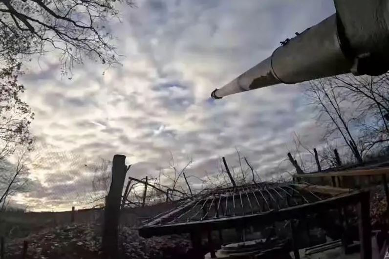 Việc RFAF chiếm được làng Zelenivka, nằm ở phía tây nam Kurakhove là mối đe dọa lớn nhất với lực lượng đồn trú AFU tại khu vực Kurakhovsky; vì từ đó đi thêm hơn ba km nữa là đến đường cao tốc H15. Theo Alex, nếu RFAF củng cố đầu cầu ở Zelenivka, “thì chiếc vạc Kurakhovsky sẽ sớm có mặt ở đó”.