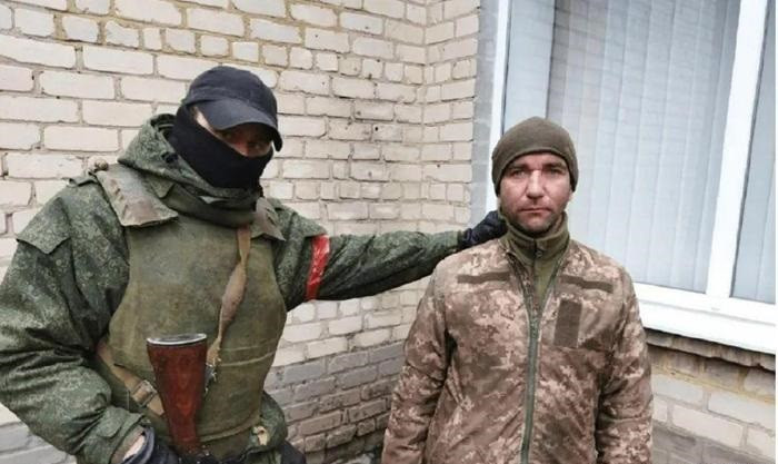 Hãng tin Nga RIA Novosti ngày 30/5 đăng bài phỏng vấn một tù binh Ukraine: "Họ nói với tôi rằng những con đường và cánh đồng xung quanh đã được gài mìn, đồng thời bảo chúng tôi đừng tùy tiện đi lại. Nhưng khi Quân đội Nga tiến đến, chúng tôi mới nhận ra rằng không có quả mìn nào cả", đó là những gì một tù binh Ukraine nói với RIA Novosti.