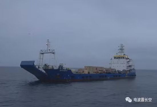 Ngày 4/1, lực lượng vũ trang Houthi của Yemen đã công bố đoạn video, thông báo việc họ đã chặn và bắt giữ một tàu vận tải của Tiểu vương quốc Arab thống nhất (UAE), đang vận chuyển thiết bị quân sự trên Biển Đỏ.