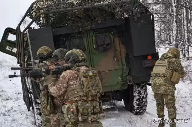 Cuộc phản công của Ukraine ở nam Pokrovsk, cho thấy Kiev đang cố gắng đảo ngược tình hình trong khu vực. Tuy nhiên, sự kháng cự kiên cường của RFAF đã khiến kế hoạch của AFU thất bại. Các công sự phòng ngự lâm thời của RFAF trên hướng phía nam Pokrovsk rất vững chắc và chiến thuật của họ rất hợp lý, đã bẻ gẫy đợt phản công quy mô lớn của AFU tại đây.