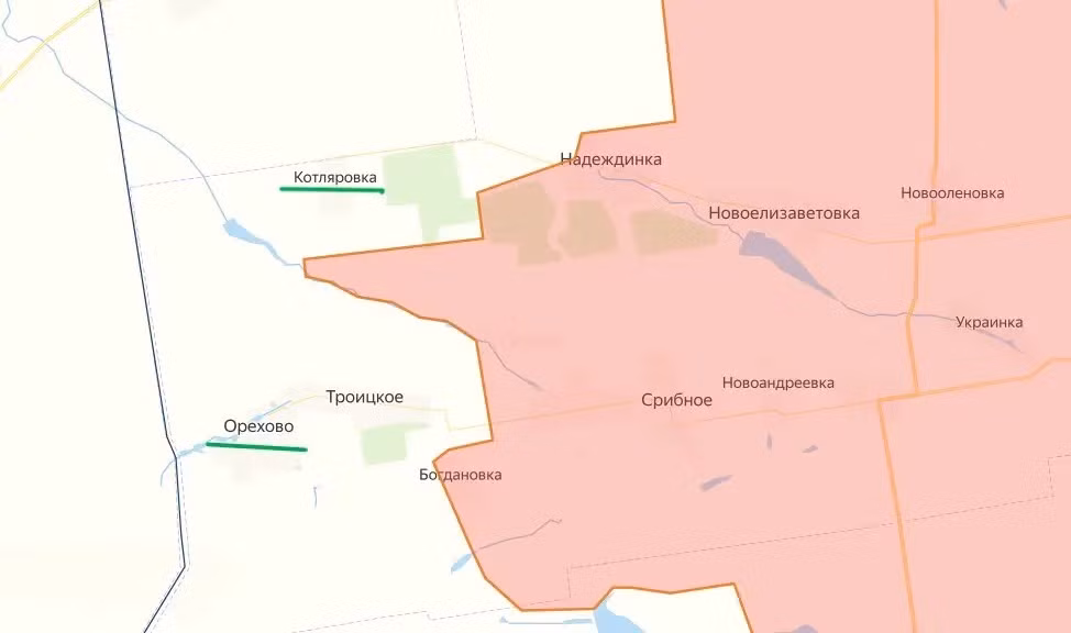 Ở phía tây nam Pokrovsk, AFU đang cố gắng ngăn chặn cuộc tấn công của các quân Nga ở khu vực Kotlyarovka, khi tiếp tục đưa quân tăng viện đến đây. Mặc dù vậy, quân Nga vẫn tiếp tục tiến về vùng ngoại ô phía tây của ngôi làng. Cụm Vostok cũng đang tấn công làng Orekhovo (Horikhove). Các hoạt động tấn công cũng đang được thực hiện ở phía đông nam Pokrovsk. (nguồn ảnh Topwar, Liveuamap, Ukrinform, Sputnik). 