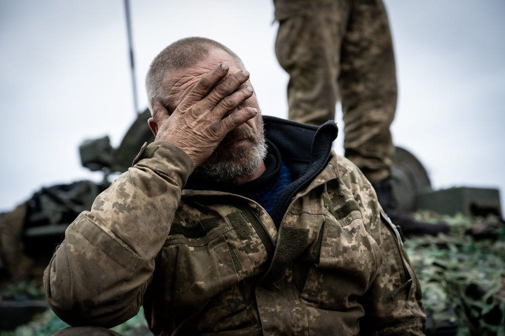 Tình hình mặt trận ở hướng Nam Donetsk đang xấu đi nghiêm trọng, quân Ukraine ở đây liên tiếp đề nghị tăng viện và đổ lỗi mọi nguyên nhân cho thời tiết nóng bức. Kênh Deep State của Ukraine cho biết, RFAF bắt đầu tiến quân dọc theo toàn bộ tuyến của khu vực tập trung Pokrovskaya.