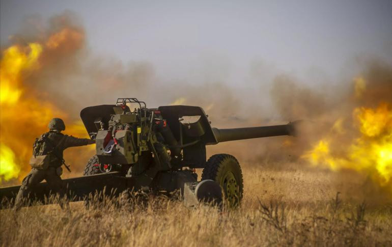 Hiện các đường thoát về phía tây của Quân đội Ukraine tại hai thành phố Sieverodonetsk và Lisichansk đã bị cắt đứt bởi các cuộc tấn công lớn của pháo binh và không quân của Nga. Đồng thời Quân đội Nga đang tấn công mạnh vào sườn của Quân đội Ukraine tại đây.