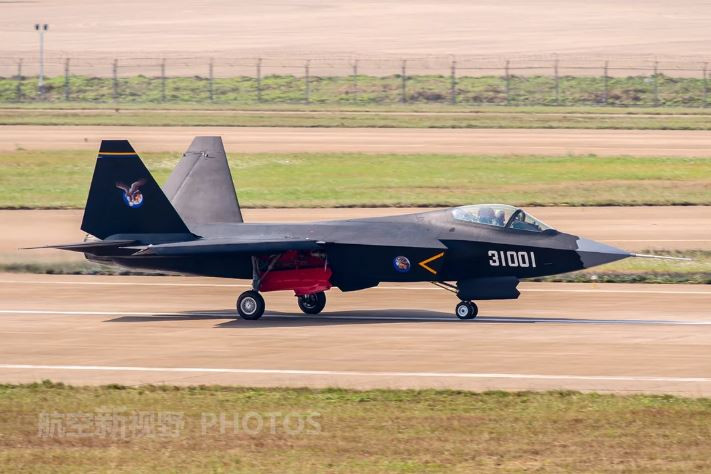 J-35 được dự đoán sẽ đóng vai trò then chốt trong việc hiện đại hóa PAF, thay thế số máy bay F-16 và Mirage đã cũ, vốn là xương sống của lực lượng Không quân Pakistan trong nhiều thập kỷ. Đặc biết với khả năng tàng hình và hệ thống điện tử hàng không tiên tiến, J-35 có thể mang lại sự tăng cường rất cần thiết cho khả năng răn đe của Pakistan. 