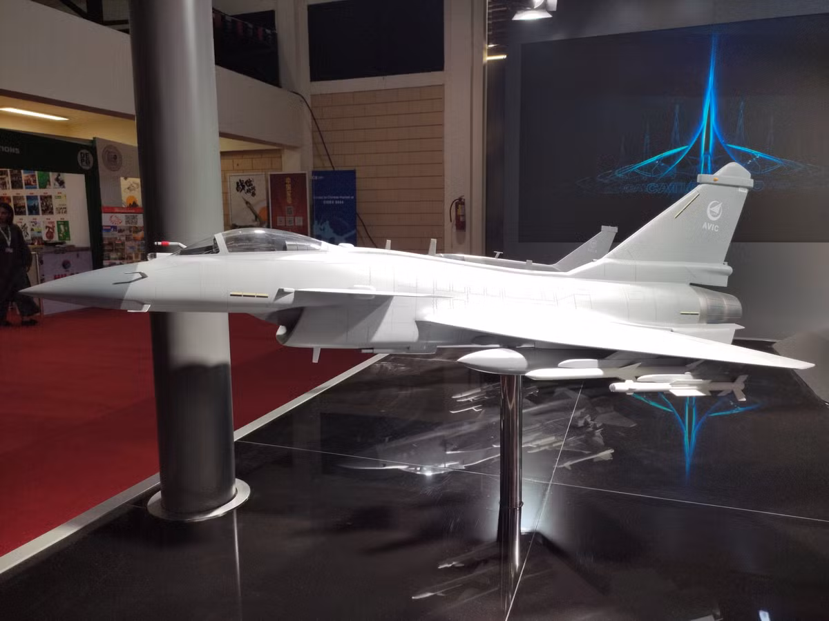 Trong những tháng gần đây, nhiều thông tin cho thấy, Pakistan đã tích cực đàm phán về việc mua máy bay J-35, với kế hoạch đưa vào biên chế của PAF sớm nhất là vào giữa năm 2025. Thậm chí Tổng tham mưu trưởng PAF, Nguyên soái Zaheer Ahmad Babar Sidhu trước đó đã ám chỉ vào năm 2024 rằng, J-35 sẽ “sớm gia nhập” kho vũ khí của Pakistan.