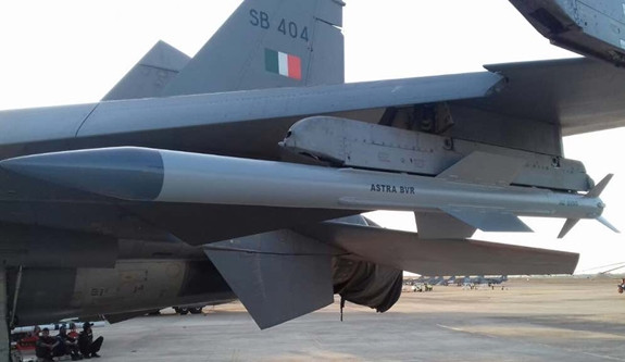 Tầm phóng và độ cao phóng của hệ thống vũ khí lần lượt là 80km và 20km. Tên lửa có thể đạt được 40 g quay gần mực nước biển trong khi tấn công mục tiêu đang di chuyển. Nguồn ảnh: Pinterest.