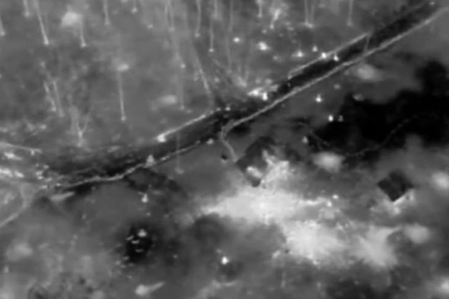 Hoàn toàn không có đấu súng hay đánh nhau trên đường phố khi gặp sự kháng cự của quân Ukraine, bom dẫn đường FAB-500kg của Nga đã đánh chính xác vào vị trí. Nếu mục tiêu kiên cố chưa bị tiêu diệt, thì được thay thế bằng bom FAB-1500kg và tiếp tục nổ. Toàn bộ trận địa của quân Ukraine đã bị san phẳng hoàn toàn.