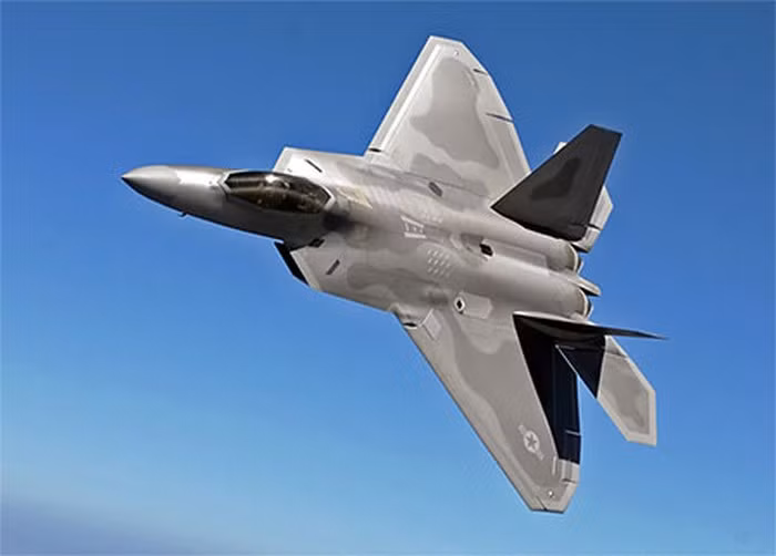 Lý do mà Không quân Mỹ phải loại biên sớm F-22, đó là khó khăn khi nâng cấp, đồng thời yêu cầu bảo trì cực cao; trong khi đó, nó cũng không có quá nhiều ưu điểm, khi so sánh với các máy bay chiến đấu mới nhất, dễ sử dụng hơn nhiều như F-35 và F-15EX.