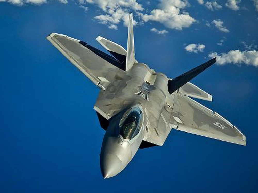 Điều này là dấu hiệu cho thấy, chương trình F-22 không thể cung cấp sự thay thế khả thi cho F-15, vì trong khi F-22 ban đầu, được thiết kế để dễ bảo trì, nâng cấp và vận hành hơn so với F-15; nhưng nó đã không đạt được điều này.