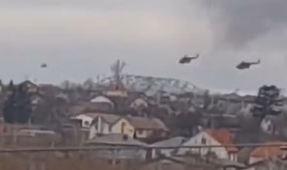 Cần lưu ý rằng trước đó, một trong số các máy bay trực thăng Ka-52 đã bị bắn rơi ở khu vực Gostomel; tuy nhiên không có dấu hiệu nhận dạng nào trên thân máy bay để cho phép khẳng định máy bay thuộc về phe nào. Nhưng có khả năng rất cao là của Không quân Nga, vì các sân bay của Ukraine đã bị tê liệt.