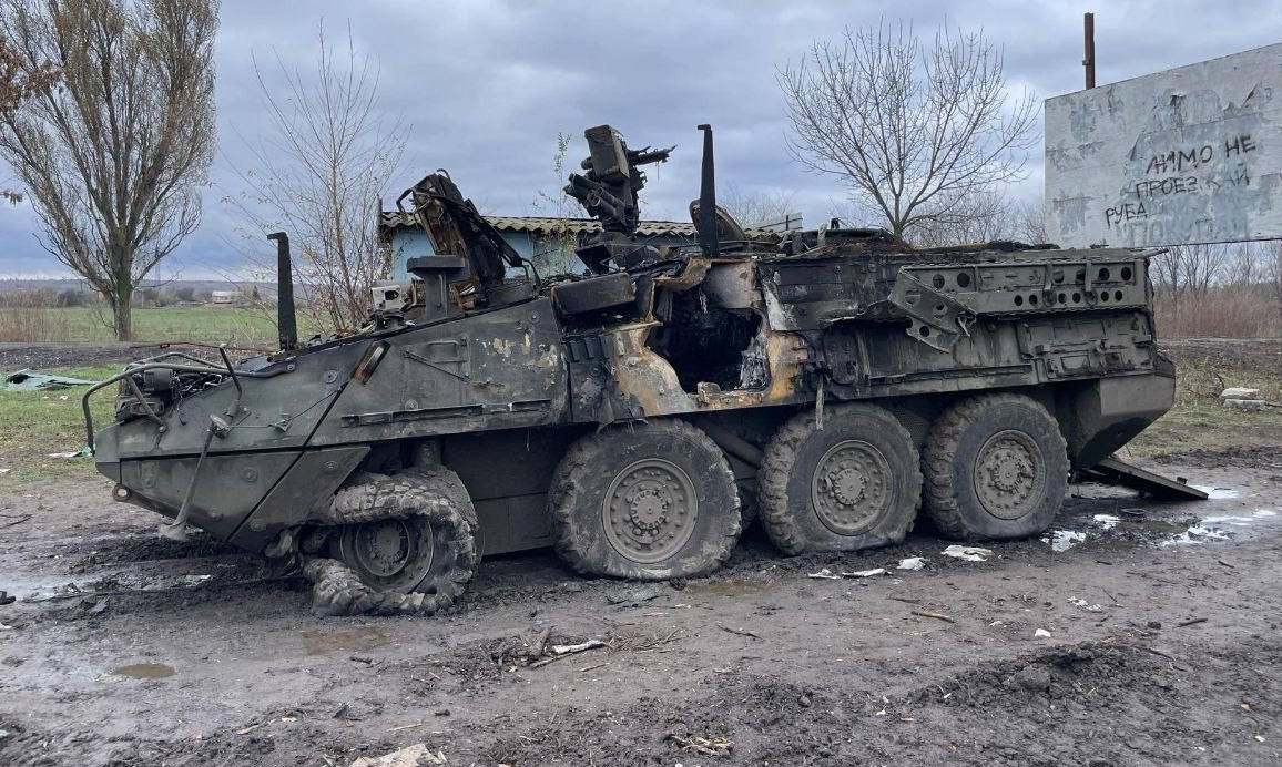 Trang web Bulgarian Military cho biết, Mỹ cũng đang viện trợ thêm xe bọc thép Stryker cho Quân đội Ukraine; thông tin mới nhất cho biết, có hơn 400 xe Stryker đã được chuyển giao cho Quân đội Ukraine, tăng đáng kể so với 189 xe được cung cấp trước đó (tính đến ngày 21/10).