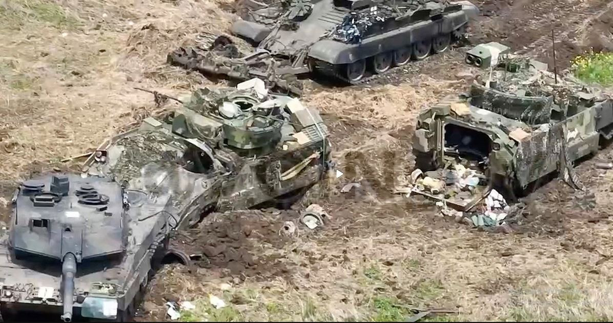 Quân đội Ukraine cũng mất 109 xe chiến đấu bộ binh Bradley (mỗi chiếc có giá ít nhất 3 triệu USD và số tiền này không bao gồm đạn dược). Tổng số tiền đó là 327 triệu USD. Danh sách tổn thất của Ukraine còn bao gồm ít nhất 39 xe tăng Leopard (giá mỗi chiếc lên tới 6 triệu USD) với giá khoảng 234 triệu USD nữa. Tổng số xe Bradley và Leopard 2 bị tiêu diệt là hơn 0,5 tỷ USD.