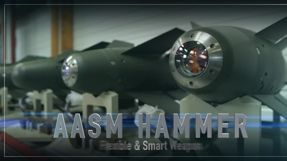 Độ chính xác của bom sử dụng bộ kit AASM cũng ấn tượng không kém, với sai số vòng tròn (CEP) tới vài mét, đảm bảo các cuộc tấn công hiệu quả với các mục tiêu nhỏ lẻ, ngay cả trong điều kiện thời tiết bất lợi. 