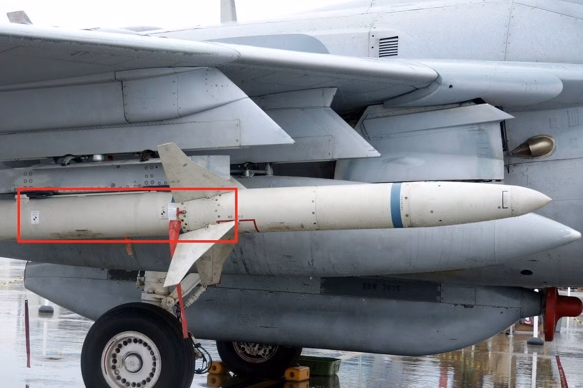 Về việc phóng tên lửa, tác giả của bài báo trên tờ Calcalist ngày 10/9 cho biết, thay vì kết nối bệ phóng với máy tính của MiG-29, một sợi cáp kéo dài từ bệ phóng đến buồng lái được kết nối với cảm biến radar và một nút phóng tên lửa.